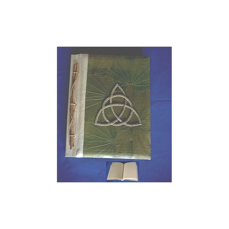 Livre des ombres / Livre des sorcières vert avec Triqueta (Triquetta, Triquetra)