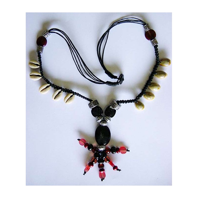 Collier vaudou avec des coquillages cauris